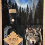 Leinwand zur Kampagne " The Wall by Needle" - Wolf mit Needle Gin Flasche im Schwarzwald