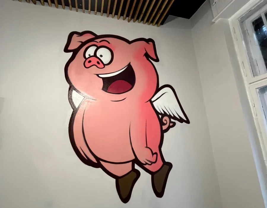 WEOK DESIGN DENNIS PAUL in Berlin - Innenraum Malereien _Schwein_