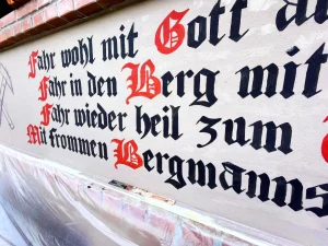 WEOK DESIGN DENNIS PAUL in Berlin - Wandmalerei gothische Schrift